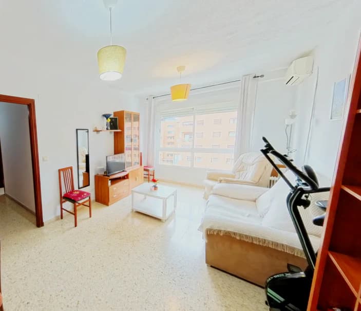 Tour virtual inmersivo de apartamento urbano para inversión y alquiler inmobiliario en Granada